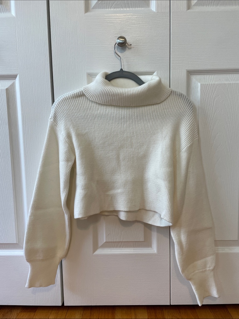 Turtleneck Cropped Ribbed Sweater - White
